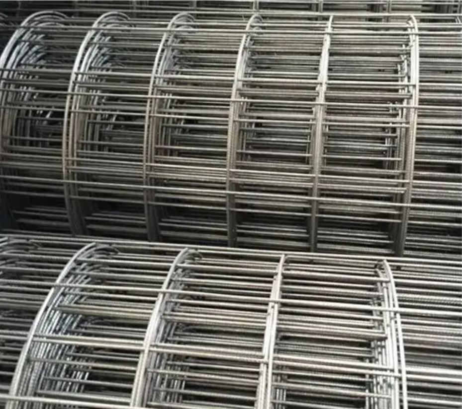 Welded wire mesh rolls